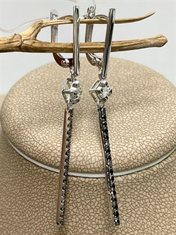 *Серьги Белый бр Черный бр цв Белое арт. С1232-225-636 вес 3,45 г - фото 130547 *Серьги Белый бр Черный бр цв Белое арт. С1232-225-636 вес 3,45 г - фото 130547