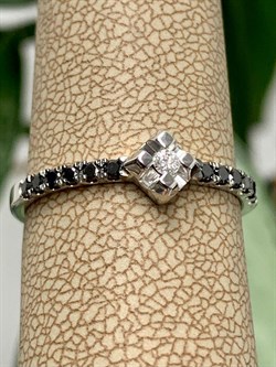 *Кольцо р.18 Белый бр Черный бр цв Белое арт. К1232-225-835 вес 1,52 г - фото 130610 *Кольцо р.18 Белый бр Черный бр цв Белое арт. К1232-225-835 вес 1,52 г - фото 130610