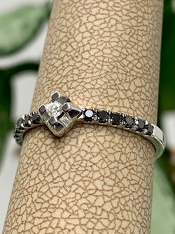 *Кольцо р.18 Белый бр Черный бр цв Белое арт. К1232-225-835 вес 1,52 г - фото 130612 *Кольцо р.18 Белый бр Черный бр цв Белое арт. К1232-225-835 вес 1,52 г - фото 130612