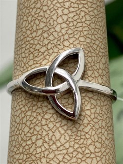 *Кольцо р.18 ТРИГЛАВ цв Белое арт. 1000434-595 (вес 1,45 г) - фото 132752