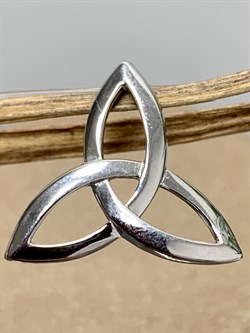 *Подвеска Триглав цв Белое арт. 3000245-105 (вес 1,22 г) - фото 132755 *Подвеска Триглав цв Белое арт. 3000245-105 (вес 1,22 г) - фото 132755