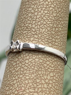 *Кольцо р.17,5 Белый Бр цв Белое арт. К1476-220-996 вес 0,96 г - фото 132887