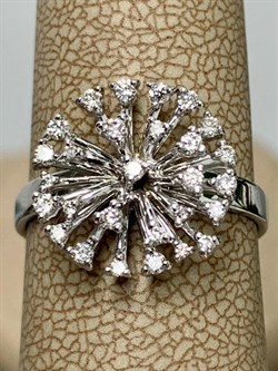 *Кольцо р.17 Одуванчик Белый Бр цв Белое арт 1-208483-00-00-610 вес 2,85 г - фото 142682