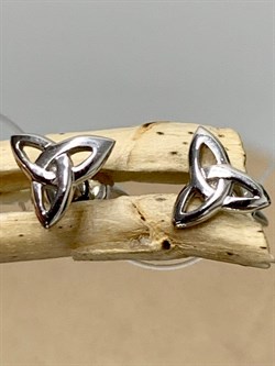 *Пусеты Триглав цв Белое арт. 2000805-5388 (вес около 1,02 г) - фото 143288