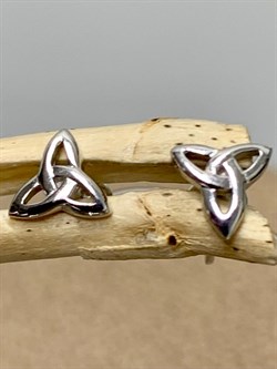 *Пусеты Триглав цв Белое арт. 2000805-5388 (вес около 1,02 г) - фото 143292