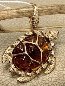 *Подвеска Янтарная Черепашка Коньячный Янтарь цв Красное арт. 03-3002-00-271-1110-46-700 вес 1,91 г - фото 151059 *Подвеска Янтарная Черепашка Коньячный Янтарь цв Красное арт. 03-3002-00-271-1110-46-700 вес 1,91 г - фото 151059