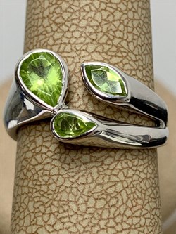 *Кольцо р.17 Хризолит арт. SM-R02913-X-W-S-X-X-150 вес 3,44 г - фото 172909