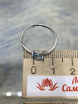 *Кольцо р.18 Голубой Топаз цв Белое арт. К220-1481Т-496 вес 0,94 г - фото 173153