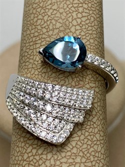 *Кольцо р.18 Топаз Лондон арт. SM-R02915-X-W-LB-X-W-244 вес 4,18 г - фото 173938 *Кольцо р.18 Топаз Лондон арт. SM-R02915-X-W-LB-X-W-244 вес 4,18 г - фото 173938