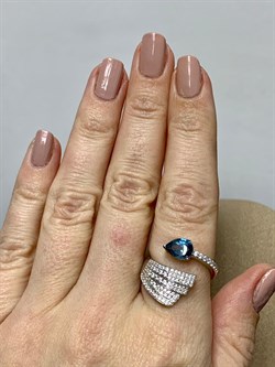 *Кольцо р.18 Топаз Лондон арт. SM-R02915-X-W-LB-X-W-244 вес 4,18 г - фото 173939 *Кольцо р.18 Топаз Лондон арт. SM-R02915-X-W-LB-X-W-244 вес 4,18 г - фото 173939