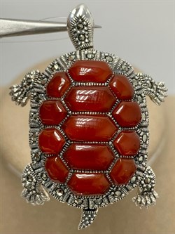 *Брошь-Кулон Черепаха Марказит Сердолик арт. HB274-020 вес 11,7 г - фото 179069