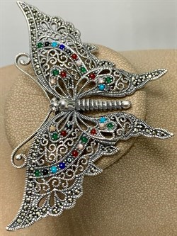 *Брошь-Кулон Бабочка Микс Марказит Бирюза Лазурит Оникс Перламутр Сердолик Зеленый Агат арт. HB0468-095 (вес 17,22 г) - фото 184384