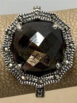 *Кольцо р.19 Марказит Корунд Коричневый Сапфир арт. M101226-593 вес 4,56 г - фото 184421