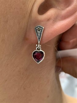*Серьги Микс Марказит Гранат Родолит Сердце арт. HE0709-706 вес 4,15 г - фото 193242