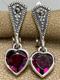 *Серьги Микс Марказит Гранат Родолит Сердце арт. HE0709-706 вес 4,15 г - фото 193244