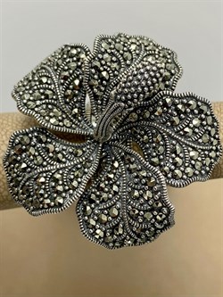 *Кольцо р.17 Гибискус Марказит арт HR0633-088 вес 22.48 г - фото 193986