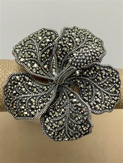 *Кольцо р.17 Гибискус Марказит арт HR0633-088 вес 22.48 г - фото 193988