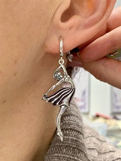 *Серьги Балерина Эмаль арт. 1668С-977 Леди Самоцвет Вес 11,3 г - фото 200758 *Серьги Балерина Эмаль арт. 1668С-977 Леди Самоцвет Вес 11,3 г - фото 200758