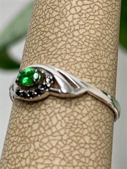*Кольцо р.17,5 Микс Цаворит Шпинель арт. 01-2423/00ЦВ-17-800 вес 1,42 г - фото 203586