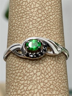 *Кольцо р.17,5 Микс Цаворит Шпинель арт. 01-2423/00ЦВ-17-800 вес 1,42 г - фото 203588