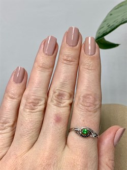 *Кольцо р.17,5 Микс Цаворит Шпинель арт. 01-2423/00ЦВ-17-800 вес 1,42 г - фото 203589