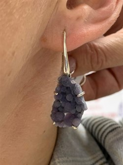 *Серьги Петли Виноградный Халцедон Индонезия АРТ 2658 ВЕС 8,5 Г - фото 207810