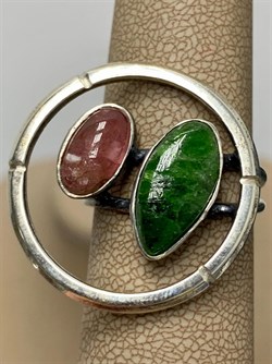 *Кольцо р.19 Микс Хромдиопсид Турмалин АРТ 3185 ВЕС 8,5 Г - фото 207971