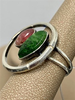 *Кольцо р.19 Микс Хромдиопсид Турмалин АРТ 3185 ВЕС 8,5 Г - фото 207972