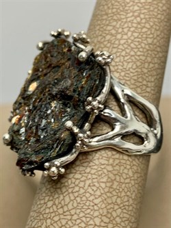 *Кольцо р.17 Астрофиллит Кольский п-ов АРТ 3194 ВЕС 12,3 Г - фото 208207