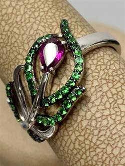 *Кольцо р.19 Родолит Цаворит арт. SM-R02912-X-WB-lil-X-Gg-500 вес 4,15 г - фото 209273