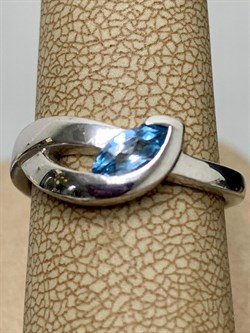 *Кольцо р.18 Голубой Топаз иск арт. CZ-R00584-X-W-BU-X-X-273 вес 3,4 г - фото 210297