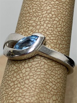 *Кольцо р.18 Голубой Топаз иск арт. CZ-R00584-X-W-BU-X-X-273 вес 3,4 г - фото 210299