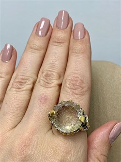 *Кольцо р.19 Кварц Волосатик Бразилия АРТ 49002 (ВЕС 10,25 Г) - фото 217782