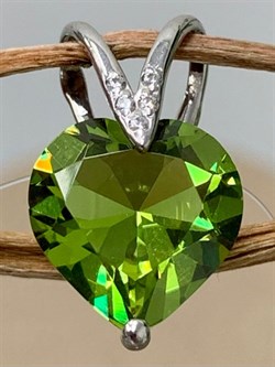 *Подвеска Сердце Хризолит иск арт. П630-815СХр-230 вес 1,23 г - фото 219748 *Подвеска Сердце Хризолит иск арт. П630-815СХр-230 вес 1,23 г - фото 219748