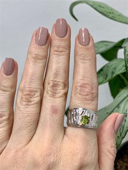 *Кольцо р.17,5 Хризолит Арт 1642-977 Вес 4,93 г - фото 222741 *Кольцо р.17,5 Хризолит Арт 1642-977 Вес 4,93 г - фото 222741