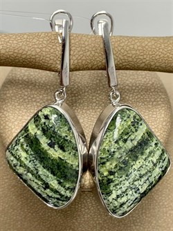 *Серьги Змеевик Серпентин арт. 37-СРР050-38-4.127П-1002302501715000 (вес 17,15 г) - фото 225392 *Серьги Змеевик Серпентин арт. 37-СРР050-38-4.127П-1002302501715000 (вес 17,15 г) - фото 225392