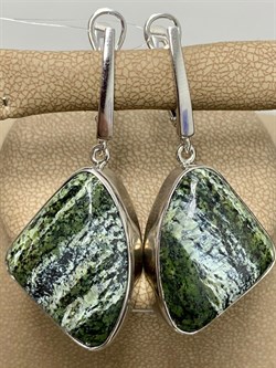 *Серьги Змеевик Серпентин арт. 37-СРР050-38-4.127П-1002302701676000 (вес 16,76 г) - фото 225400 *Серьги Змеевик Серпентин арт. 37-СРР050-38-4.127П-1002302701676000 (вес 16,76 г) - фото 225400