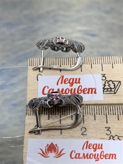 *Серьги Микс Марказит Рубин иск арт. HE881-581 вес 8,31 г - фото 231946 *Серьги Микс Марказит Рубин иск арт. HE881-581 вес 8,31 г - фото 231946