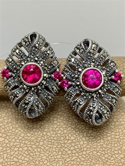 *Серьги Микс Марказит Рубин иск арт. HE881-581 вес 8,31 г - фото 231947 *Серьги Микс Марказит Рубин иск арт. HE881-581 вес 8,31 г - фото 231947