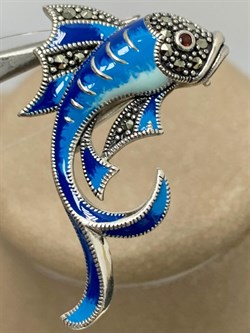 *Брошь-Кулон Рыбка Марказит Эмаль арт. HB0813-971 вес 5,35 г - фото 236061 *Брошь-Кулон Рыбка Марказит Эмаль арт. HB0813-971 вес 5,35 г - фото 236061