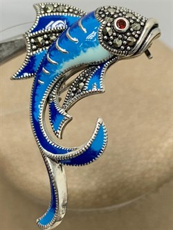 *Брошь-Кулон Рыбка Марказит Эмаль арт. HB0813-971 вес 5,35 г - фото 236063 *Брошь-Кулон Рыбка Марказит Эмаль арт. HB0813-971 вес 5,35 г - фото 236063