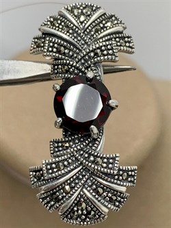 *Брошь Марказит Гранат Пироп арт. HB783-501 вес 6,99 г - фото 236115