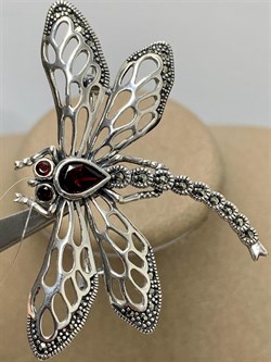 *Брошь Кулон Стрекоза Микс Марказит Гранат Пироп арт. HB782-612 вес 8,68 г - фото 236179