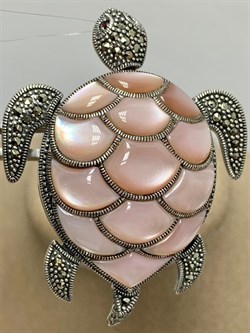 *Брошь Кулон Морская Черепашка Марказит Розовый Перламутр арт. HB271-887 вес 13,97 г - фото 236235 *Брошь Кулон Морская Черепашка Марказит Розовый Перламутр арт. HB271-887 вес 13,97 г - фото 236235