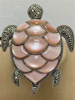 *Брошь Кулон Морская Черепашка Марказит Розовый Перламутр арт. HB271-887 вес 13,97 г - фото 236236 *Брошь Кулон Морская Черепашка Марказит Розовый Перламутр арт. HB271-887 вес 13,97 г - фото 236236