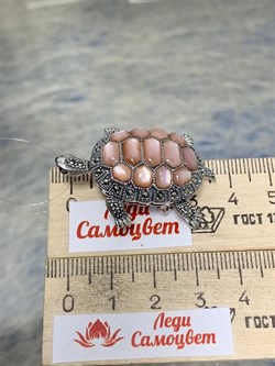*Брошь Кулон Черепаха Микс Марказит Розовый Перламутр арт. HB274-962 (вес 11,66 г) - фото 236252