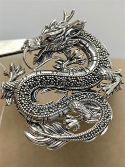 *Брошь-Кулон Дракон Марказит арт. HB0810-641 вес 14,86 г - фото 236832 *Брошь-Кулон Дракон Марказит арт. HB0810-641 вес 14,86 г - фото 236832