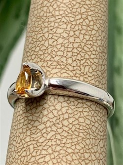 *Кольцо р.18 Капля Росы Золотистый Топаз Урал арт. К1664Ю/Ag/607/19-440 вес 1,97 г - фото 237722