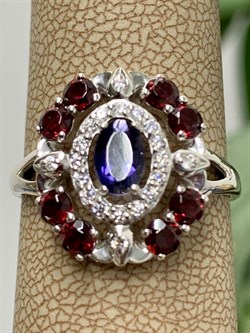 *Кольцо р.19,5 Орхидея Микс Иолит Родолит арт. К1618Ю/Ag-617/39-070 вес 3,3 г - фото 240408 *Кольцо р.19,5 Орхидея Микс Иолит Родолит арт. К1618Ю/Ag-617/39-070 вес 3,3 г - фото 240408