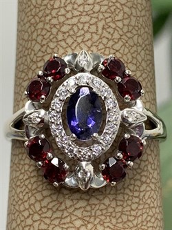 *Кольцо р.19,5 Орхидея Микс Иолит Родолит арт. К1618Ю/Ag-617/39-070 вес 3,3 г - фото 240409 *Кольцо р.19,5 Орхидея Микс Иолит Родолит арт. К1618Ю/Ag-617/39-070 вес 3,3 г - фото 240409